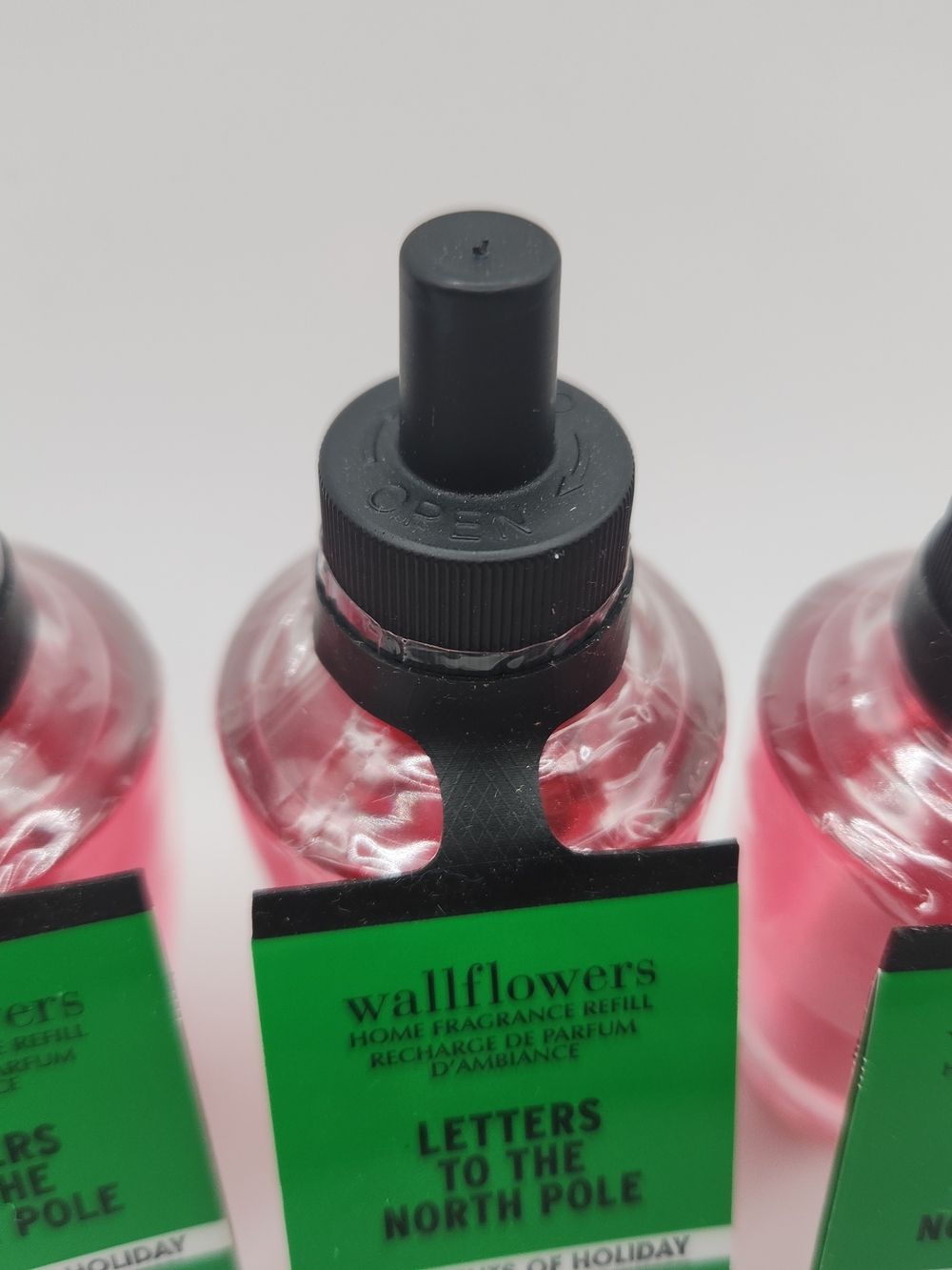 Bath & body works. wallflowers refills x3 letters to the noryh pole. - Picture 4 of 6